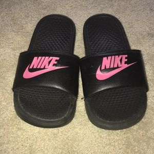 Nike slides ❤️❤️